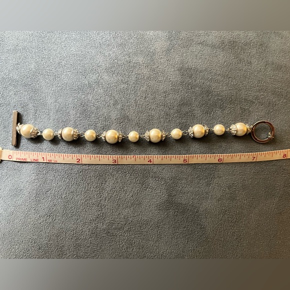 Givenchy pearl and crystal silver toggle close bracelet 7” - 7.25” length - Picture 3 of 6